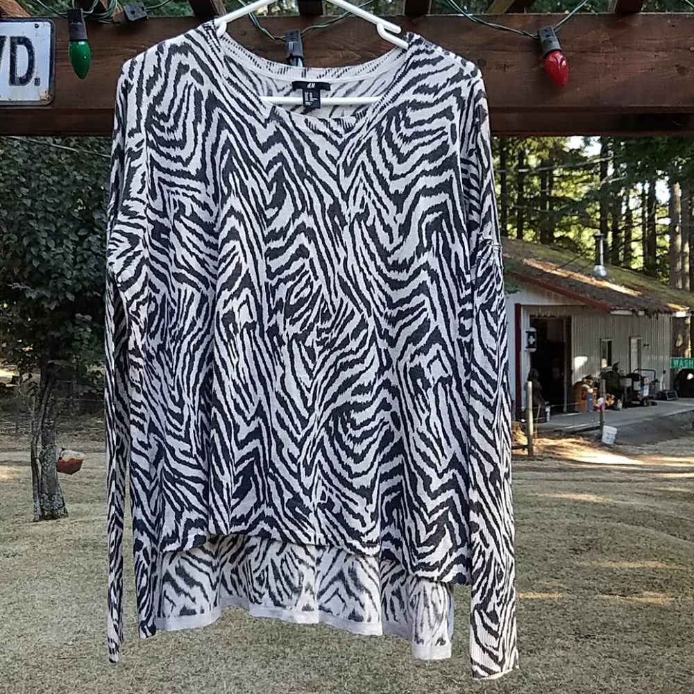 H&M Black & Cream Light Weight Sweater - XS